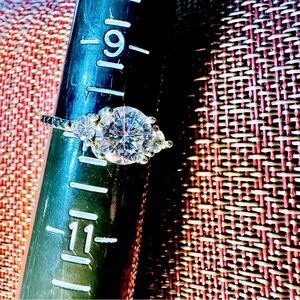 Fragrant Jewels Silver Ring with Dazzling Clear Stone